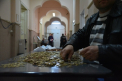 A achitat o amenda rutiera cu monede de 1 ban: "A venit cu doua plase, tinem pe cineva dupa program". Cat a avut de platit