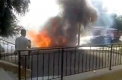 VIDEO. Un microbuz a luat FOC pe o strada din capitala: Soferul a disparut