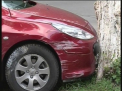 Un microbuz si un autoturism s-au CIOCNIT pe strada Florilor. O persoana, transportata la spital. VIDEO
