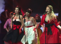 Trofee pentru cei mai buni: Slagarul Anului, la cea de-a 8-a editie. Interpretii au incercat sa uimeasca spectatorii cu elemnte de show sau tinute provocatoare - VIDEO