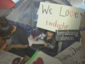 Au instalat corturi in strada! Mii de fani ai seriei "Twilight" asteapta lansarea filmului