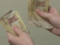 E gata sa iasa la pensie! Cand va disparea bancnota de un leu, dar si ce poti cumpara cu ea