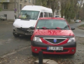 Un microbuz cu pasageri s-a ciocnit cu o Dacia intr-o intersectie de la Botanica! Pe ce dau vina soferii