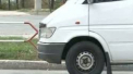 VIDEO. Culmea nesimtirii! Ce face soferul unui microbuz pentru a depasi masinile