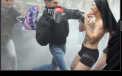 Activistele topless de la Femen au fost batute de militantii crestini din Paris. VIDEO