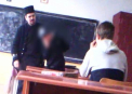Violenta incredibila in scoala! Un elev este batut de preot, chiar in timpul orelor. VIDEO