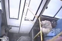 Pe o femeie au apucat-o durerile nasterii intr-un autobuz. Ce a urmat este uimitor