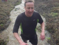 A alergat prin noroi si apa rece pentru a castiga o medalie! De ce David Cameron a fost comparat cu Putin