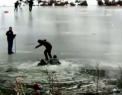 Au mers la patinaj pe un lac inghetat, insa ce a urmat a starnit panica si disperare