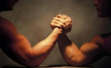 Barbati puternici si femei de fier! La campionatul Moldovei de armwrestling a paticipat si un italian de 67 de ani. VIDEO