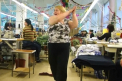 Cea mai tare parodie! Uite cum o croitoreasa danseaza pe melodia lui Ionel Istrati - VIDEO