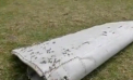 Obiect ciudat gasit pe o insula din Oceanul Indian: Pare sa fie o bucata de doi metri lungime din aripa unui avion - VIDEO