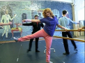 A lasat microfonul si a trecut la bara! Cum se descurca Doinita Gherman in rol de balerina - VIDEO
