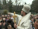 Imbranceli de Boboteaza. Zeci de oameni s-au calcat in picioare pentru o sticla de agheasma. VIDEO
