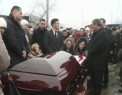 Inmormantat a doua oara. Barbatul care a murit in Statele Unite,  petrecut pe ultimul drum