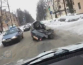 Cu masina facuta praf si cu un prieten mort pe bancheta din spate, un sofer rus a pornit la drum
