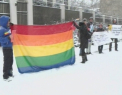 Jos homofobia in Rusia! Zeci de tineri au protestat in fata Ambasadei ruse la Chisinau