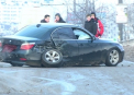 A vrut sa ocoleasca o groapa, dar si-a facut masina praf! Un BMW a lovit un microbuz langa Circ