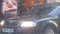 VIDEO. Masina Parlamentului, taxi in Chisinau? Pe cine asteapta RM P 009 in fata unui local din capitala