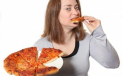 A mancat 31 de ani numai pizza. Ce risca femeia daca nu isi schimba urgent regimul alimentar