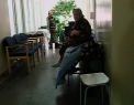 Nu mai incap in saloane! Pacientii spitalului Sfanta Treime sunt tratati pe holuri