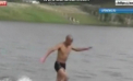 Un calugar shaolin din China a demonstrat ca pe apa se poate...fugi. A uimit o lumea intreaga traversand un lac - VIDEO