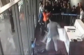 VIDEO. Scandalul facut de un oficial chinez intr-un aeroport, dupa ce a ratat imbarcarea