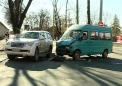 Accident pe strada Bucuresti! Un microbuz de ruta a lovit in plin un Lexus! VIDEO
