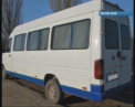 Si-a reutilat vehiculul ca sa faca business! 2000 de litri de motorina ascunse in podeaua unui microbuz