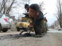 Drumurile cu cele mai multe gropi nu vor fi carpite, ci frezate! Ce strazi vor fi reparate in acest an