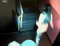 A fost agresata mai bine de 10 minute. Noi detalii despre fata batuta in scara unui bloc
