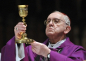 Cardinalul Jorge Bergoglio a dus mereu o viata modesta. In 2005 a avut sanse sa fie ales Papa