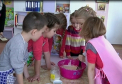 Si-au luat ramas bun de la iarna si asteapta primavara. Copiii de la o gradinita din capitala au sarbatorit "Maslenita"