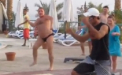 Vei rade cu lacrimi! Cum a reusit un rus sa atraga toate privirile la o lectie de aerobica. VIDEO