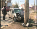 A vrut sa evite o groapa! O soferita de 33 ani, in coma dupa ce a a intrat cu masina intr-un stalp