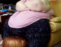 La 19 ani are 295 kg.Cea mai grasa tanara din Marea Britanie nu se mai poate ridica din fotoliu