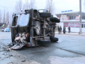 O ambulanta s-a rasturnat si a luat FOC, dupa ce s-a ciocnit cu un Ford! Sunt raniti