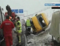 Zapada continua sa faca ravagii in Europa! Accidente rutiere si curse anulate