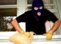 Au furat din casa tot ce au gasit, inclusiv MANCARE! Hotii din Zaim, identificati