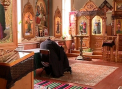 Vadul lui Voda, calcat de hoti! Biserica - jefuita, o masina - incendiata, iar capacele de canalizare, furate