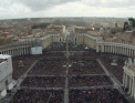 Catolicii din intreaga lume sarbatoresc Pastele. Sute de mii de catolici au venit slujba de la Vatican