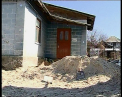 Vor despagubiri pentru groapa uriasa! Proprietarii se tem ca intreaga cladire se poate prabusi