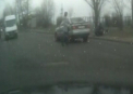 Trece pe rosu, doboara o femeie la pamant si merge mai departe! Uite ce isi permite in trafic