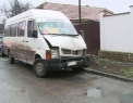 Accident in capitala! Un Mitsubishi s-a izbit in plin de un microbuz de pe ruta 186