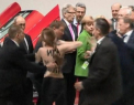 Vladimir Putin, surprins de fotografi cum se uita cu interes la sanii activistelor Femen!