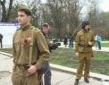 Se pregatesc de 9 mai. Tinerii rusi au inceput sa imparta trecatorilor panglica Sfantului Gheorghe
