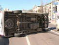 Un microbuz s-a RASTURNAT pe strada Mihai Viteazul