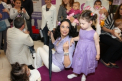 Mama si fiica s-au jucat pe strada! Uite cum se distreaza Andreea Marin cu fiica sa - VIDEO
