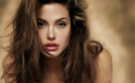 Angelina Jolie, la 16 ani! Actrita s-a fotografiat in lenjerie intima - GALERIE FOTO