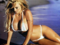 Pamela Anderson pierde teren in fata tineretii. Cine a eclipsat-o pe vedeta la piscina - FOTO